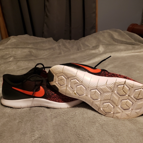 Men's Nikes - Picture 2 of 4